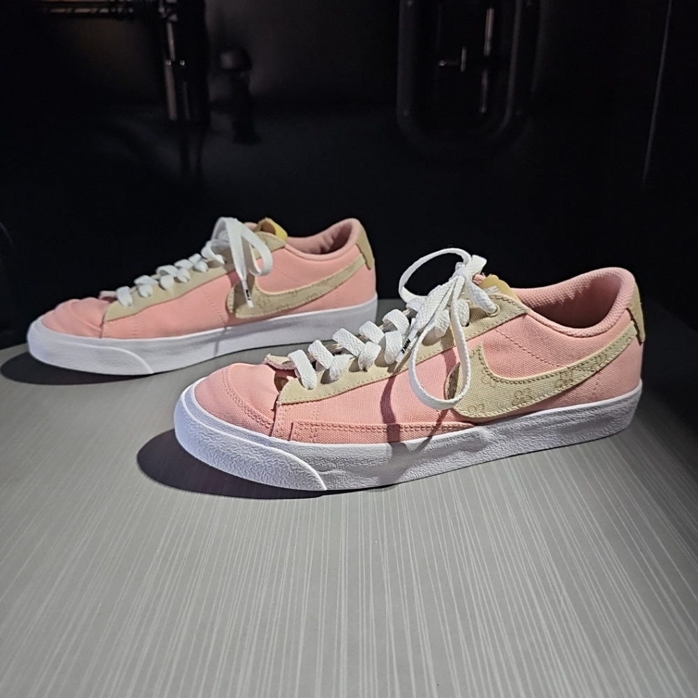 Nike Blazer Low '77 By You Custom Shoes Sneakers Pink & Tan Flowers Women's Sz 8